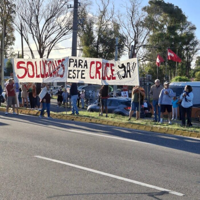 Vecinos de Las Toscas se manifestaron reclamando mejoras en el cruce