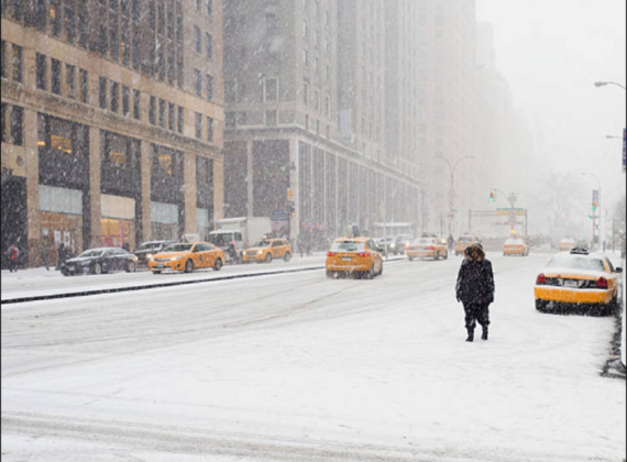 Nueva York declara estado de emergencia ante histórica tormenta de nieve este viernes
